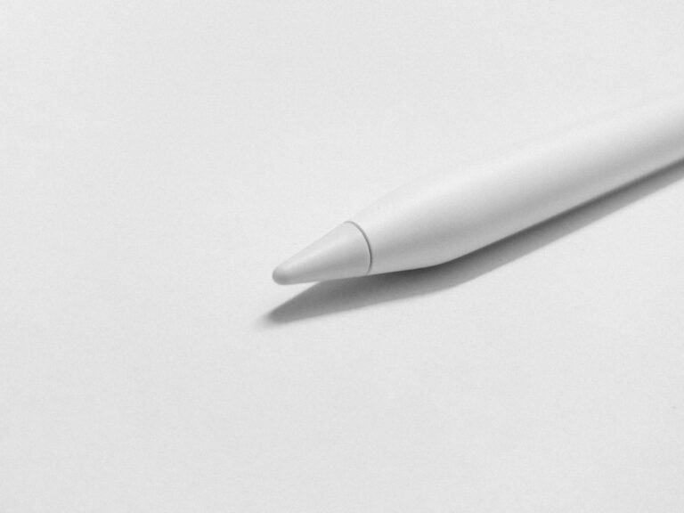 Essential Gadgets Every Tech Enthusiast Should Own